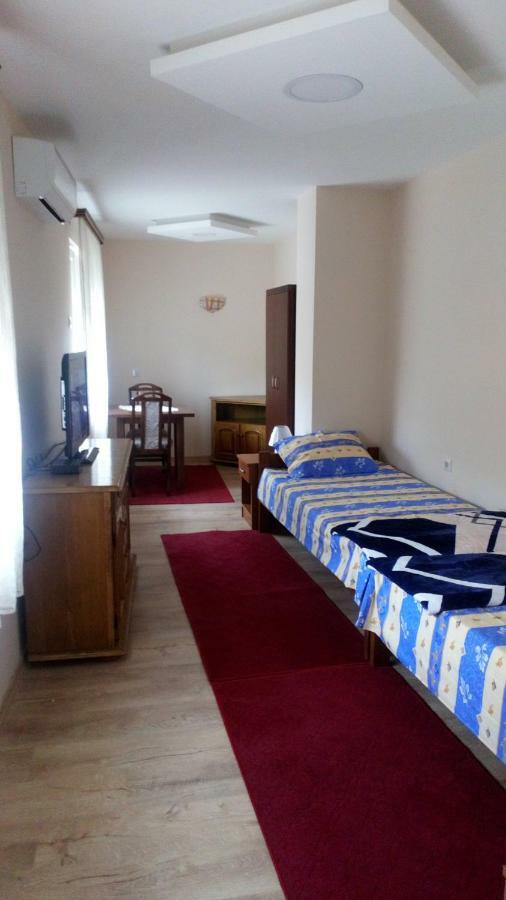 Guest House Green View 피로트 외부 사진